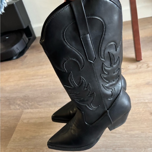 Elegant Black Women's Heeled Boots - Picture 5 of 5